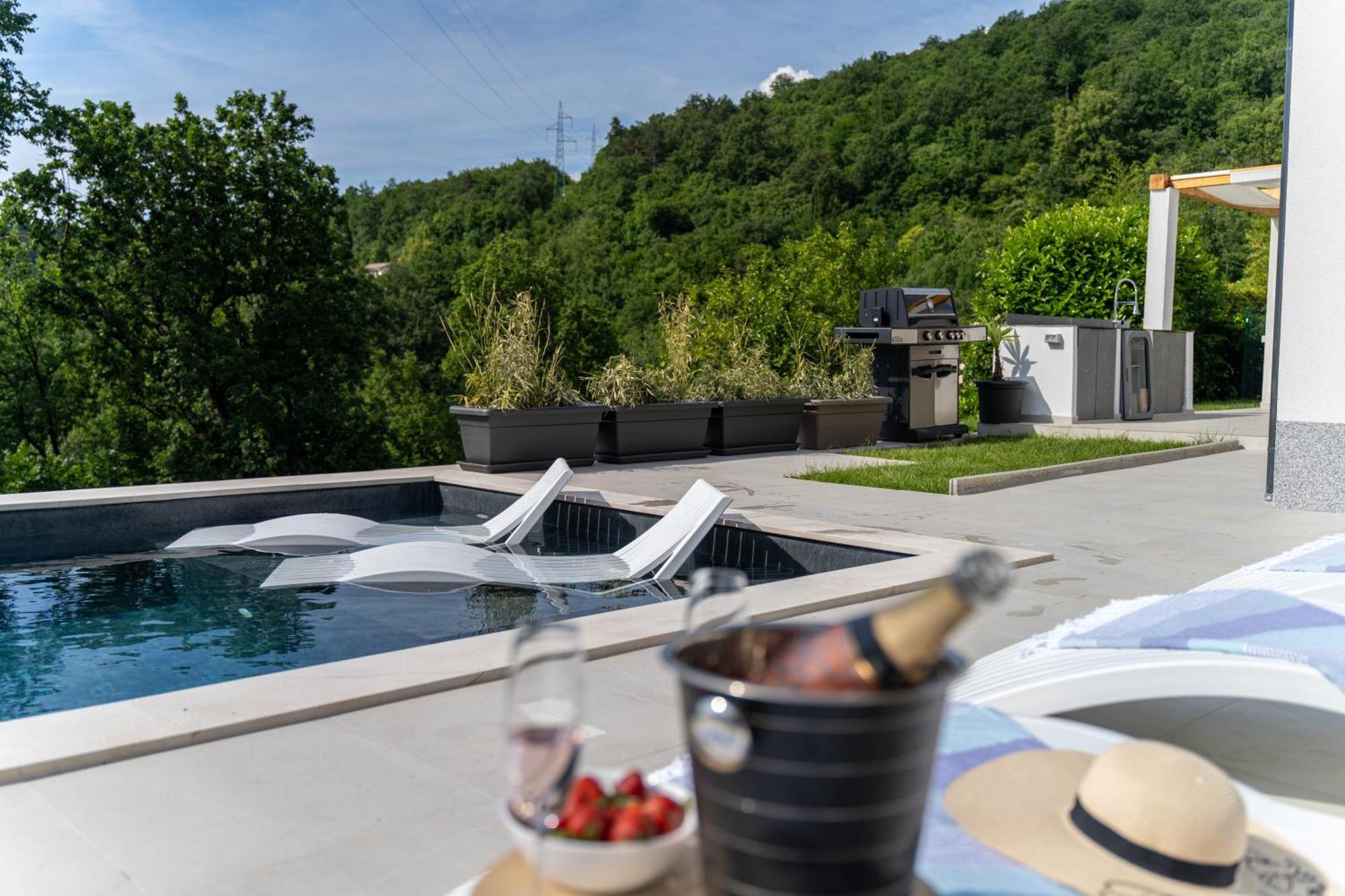 Vila Mare&monti In Opatija, Pool, Ev Station, Sea View, Bbq Opatija